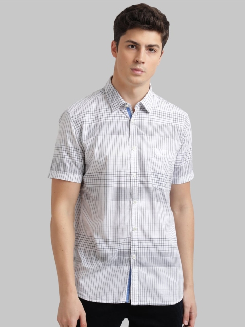 

Parx Men White & Navy Blue Regular Fit Checked Casual Shirt