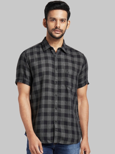 

Parx Men Black Regular Fit Checked Casual Shirt