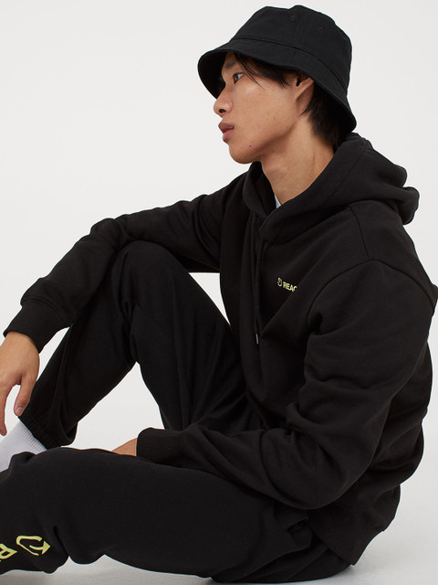 

H&M Men Black & Yellow Text-Print Hoodie