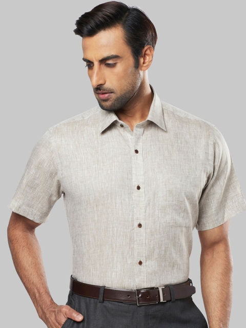 

Raymond Men Beige Regular Fit Solid Formal Shirt