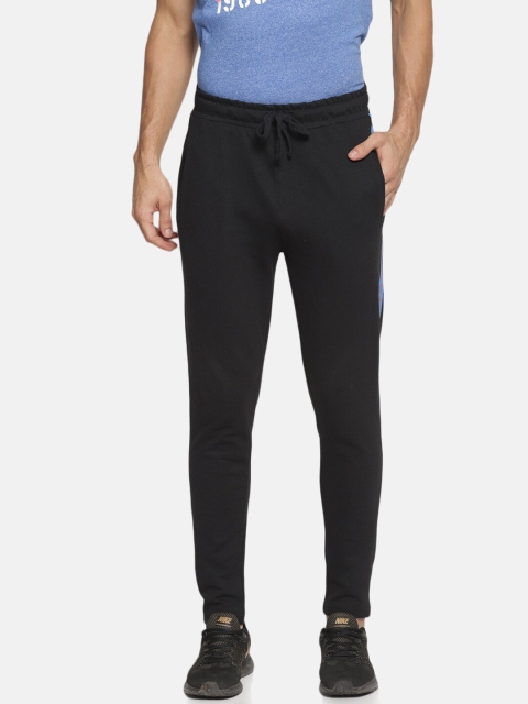 

Masculino Latino Men Black Solid Slim-Fit Track Pant