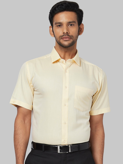 

Park Avenue Men Yellow Regular Fit Solid Formal Shirt