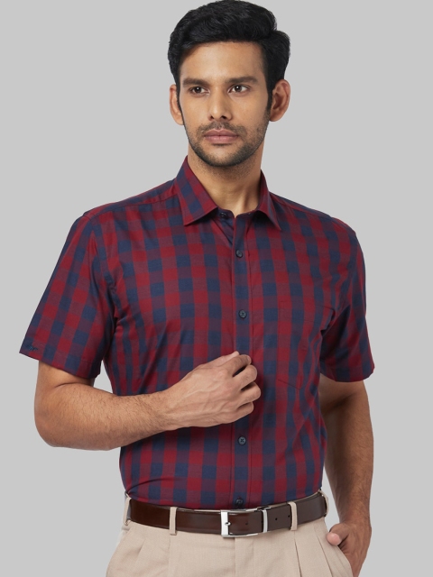 

Park Avenue Men Maroon & Blue Regular Fit Checked Formal Shirt