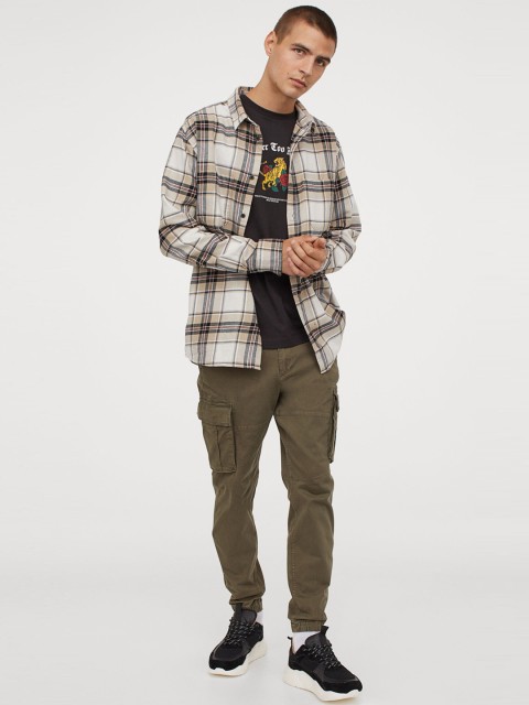 

H&M Men Olive Green Solid Cargo Trousers Slim Fit