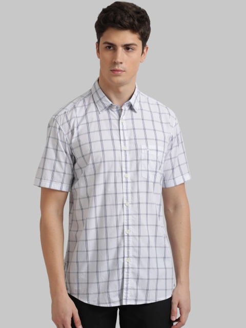 

Parx Men Blue & White Regular Fit Checked Casual Shirt
