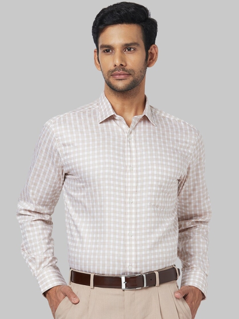 

Park Avenue Men Beige & White Regular Fit Checked Formal Shirt