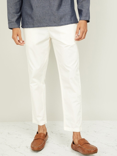 

Melange by Lifestyle Men Off-White Solid Pyjamas