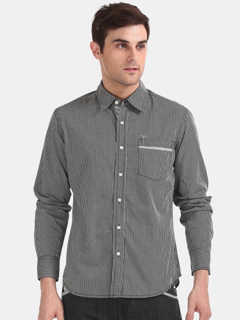 

Flying Machine Men Black & White Regular Fit Striped Casual Shirt