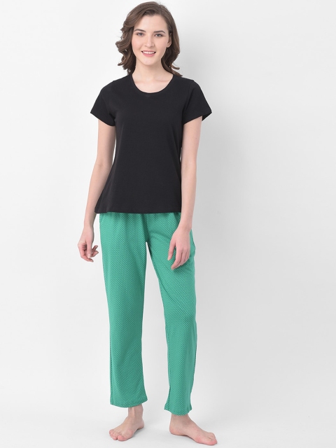 

Clovia Women Black & Green Solid Night Suit