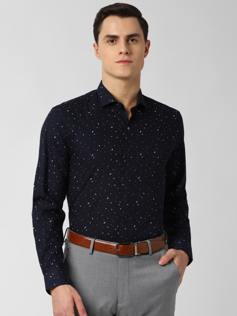 

Peter England Men Black & White Slim Fit Printed Formal Shirt