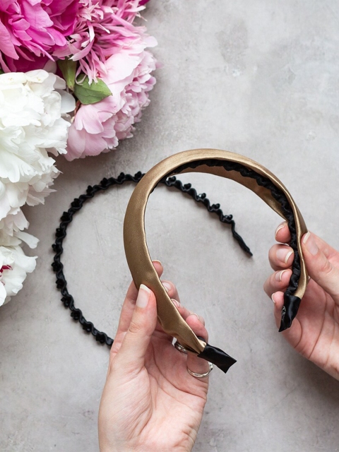 

INVISIBOBBLE Hairhalo Let's get Fizzycal Hair Band, Black