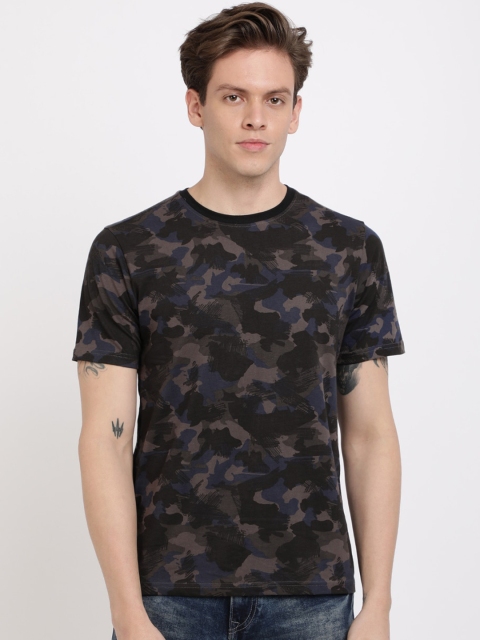 

IVOC Men Olive Green Camouflage Printed Round Neck T-shirt
