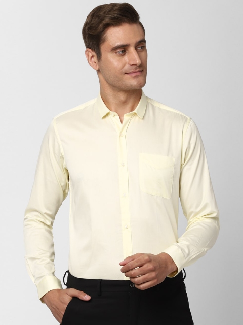 

Peter England Men Yellow Regular Fit Solid Formal Shirt
