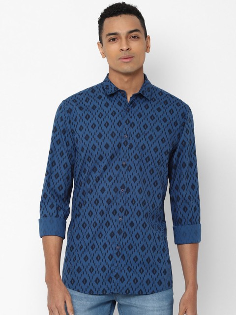 

Solly Jeans Co. Men Blue Regular Fit Printed Casual Shirt