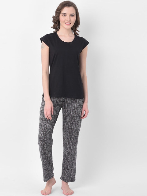 

Clovia Women Grey & Black Printed Night Suit