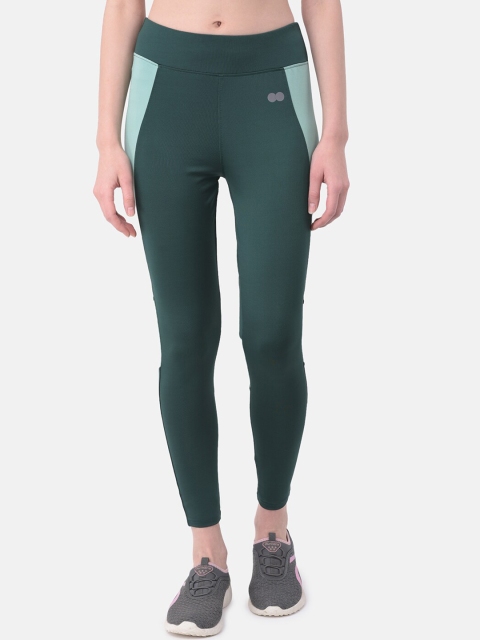 

Clovia Women Green Colorblock Active Capri Tights