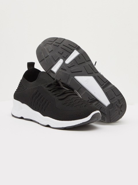 

shoexpress Women Black & White Textured Running shoes