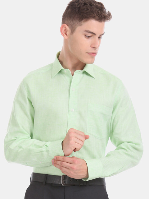 

Arrow Men Green Regular Fit Solid Formal Shirt