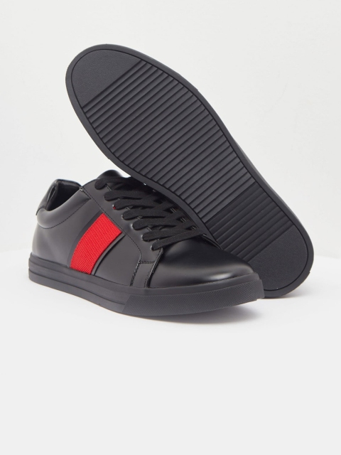 

shoexpress Men Black & Red Colourblocked Sneakers