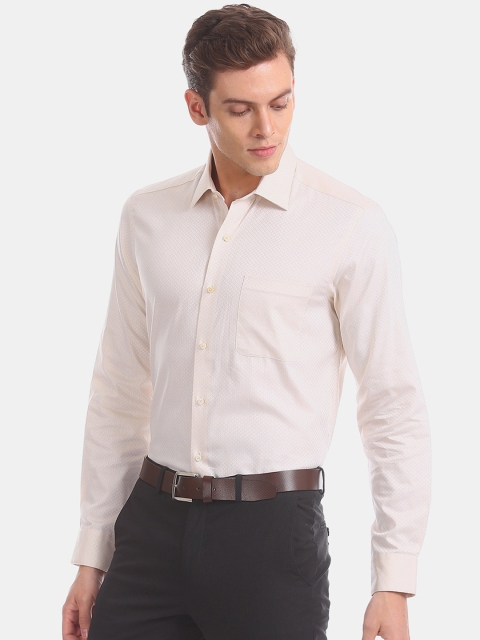 

Arrow Men Cream-Coloured Regular Fit Checked Formal Shirt