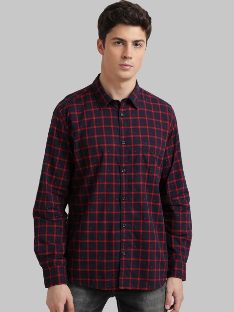 

Parx Men Red & Navy Blue Regular Fit Checked Casual Shirt