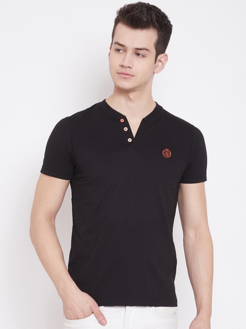 

Adobe Men Black Solid Henley Neck T-shirt