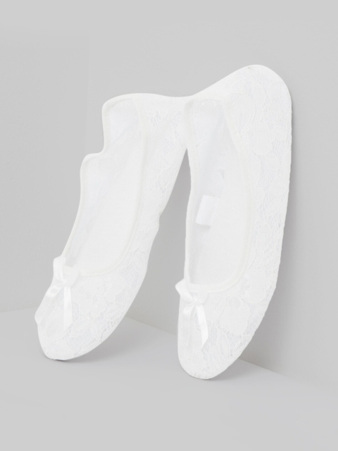 

shoexpress Women White Solid Room Slippers