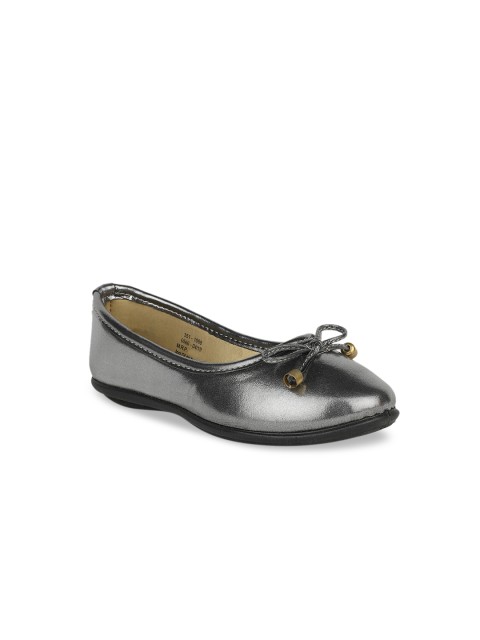 

Bubblegummers Girls Silver-Toned Solid PU Ballerinas