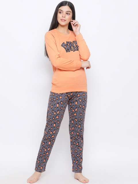 

Kanvin Women Peach-Coloured & Grey Printed Night Suit