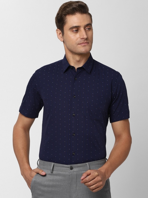 

Peter England Men Navy Blue & Black Regular Fit Checked Formal Shirt