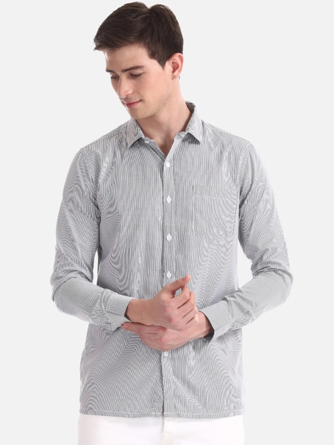 

Excalibur Men White & Black Regular Fit Striped Casual Shirt