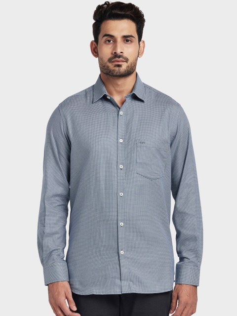 

ColorPlus Men Green Tailored Fit Self Design Casual Shirt