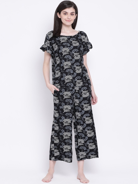 

Clovia Women Black & White Floral Printed Night Suit