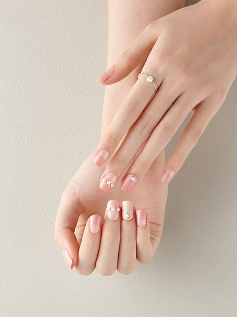 

Dashing Diva Pink Embellished MAGICPRESS Pearl in Love Artificial Nails