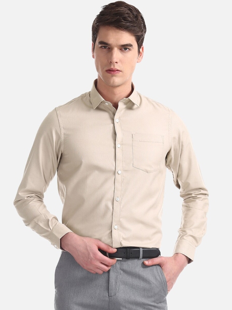 

Excalibur Men Beige Regular Fit Solid Formal Shirt