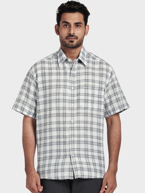 

ColorPlus Men Grey & White Regular Fit Checked Casual Shirt