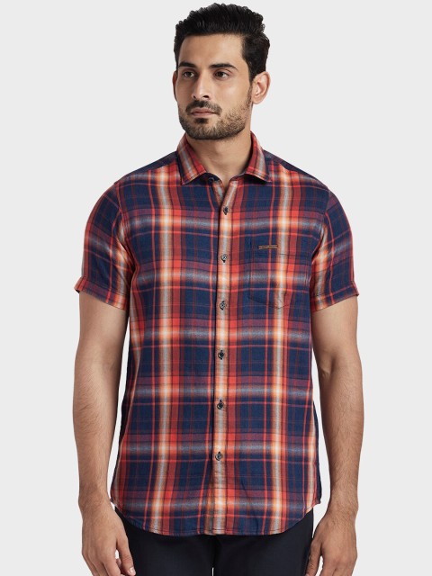 

ColorPlus Men Red & Navy Blue Regular Fit Checked Casual Shirt