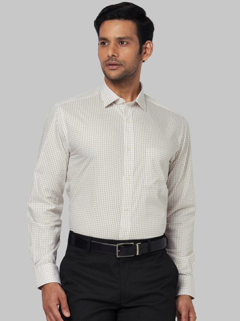 

Park Avenue Men Beige & Brown Regular Fit Checked Formal Shirt