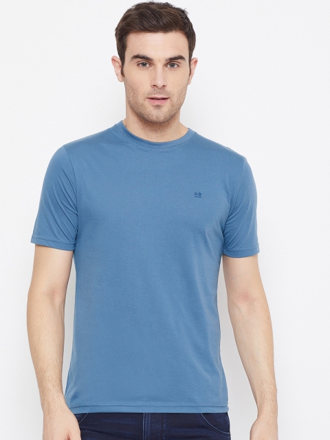 

Okane Men Blue Solid Round Neck T-shirt