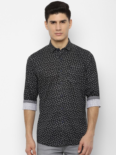 

Solly Jeans Co. Men Black Regular Fit Printed Casual Shirt