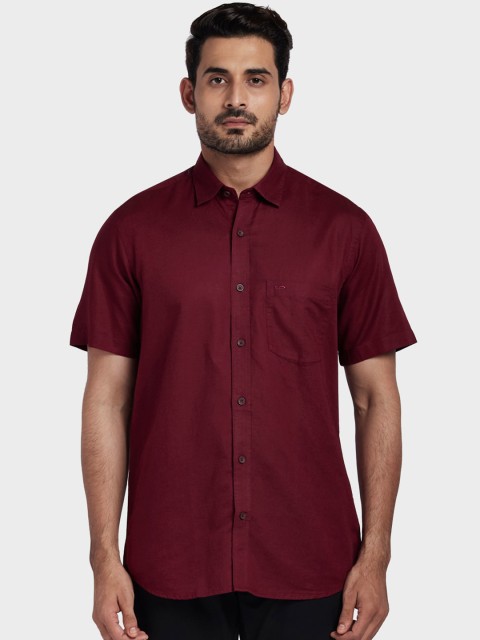 

ColorPlus Men Maroon Tailored Fit Solid Casual Shirt
