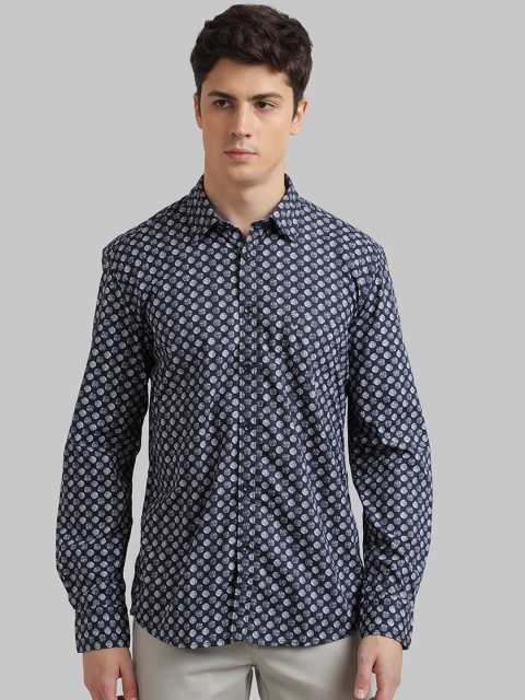 

Parx Men Blue & Off-White Slim Fit Printed Casual Shirt