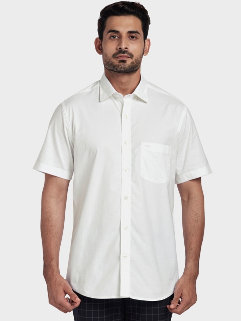 

ColorPlus Men White Tailored Fit Solid Casual Shirt
