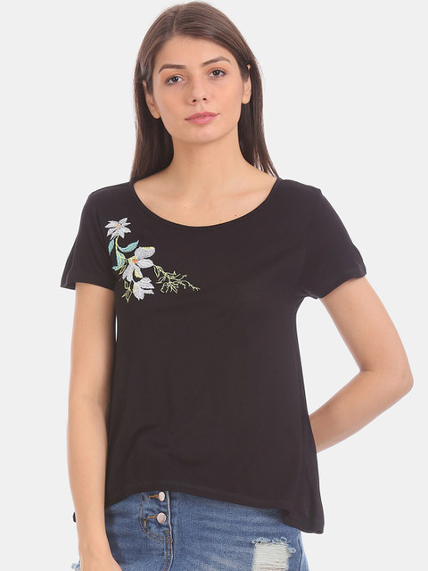 

Sugr Women Black & Green Floral Embroidered T-shirt