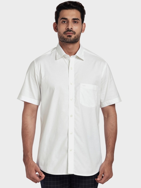 

ColorPlus Men White Tailored Fit Solid Casual Shirt