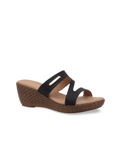 

Inc 5 Women Black Textured Wedges