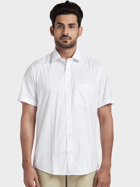 

ColorPlus Men White Tailored Fit Solid Casual Shirt