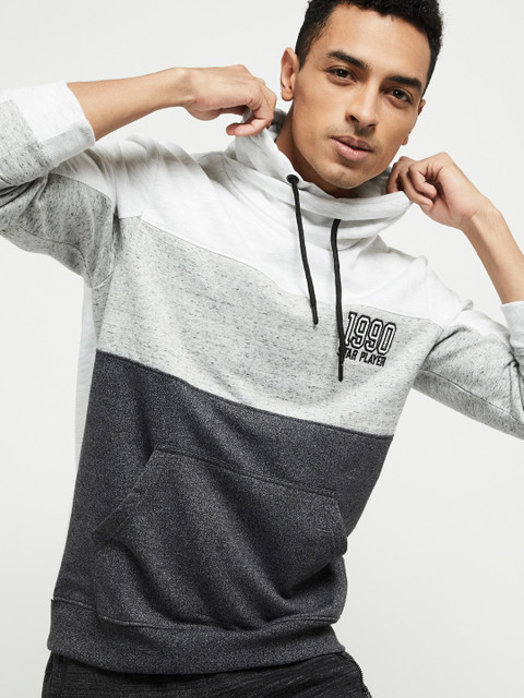 

max Men Grey Melange & White Colourblocked Sweatshirt