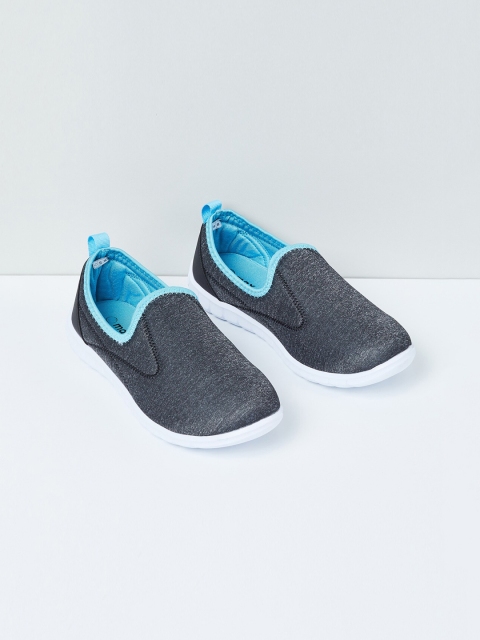 

max Women Grey Walking Shoes