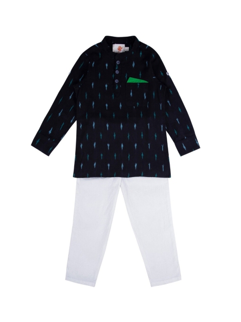 

charkhee Boys Black & White Printed Kurta with Pyjamas